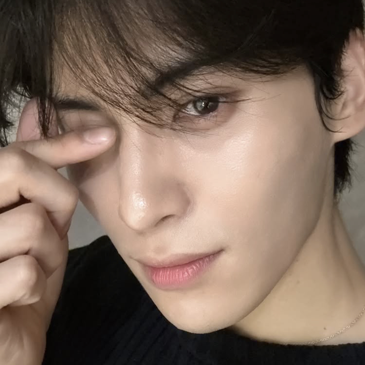 Latest photo of Taeyang (SF9)