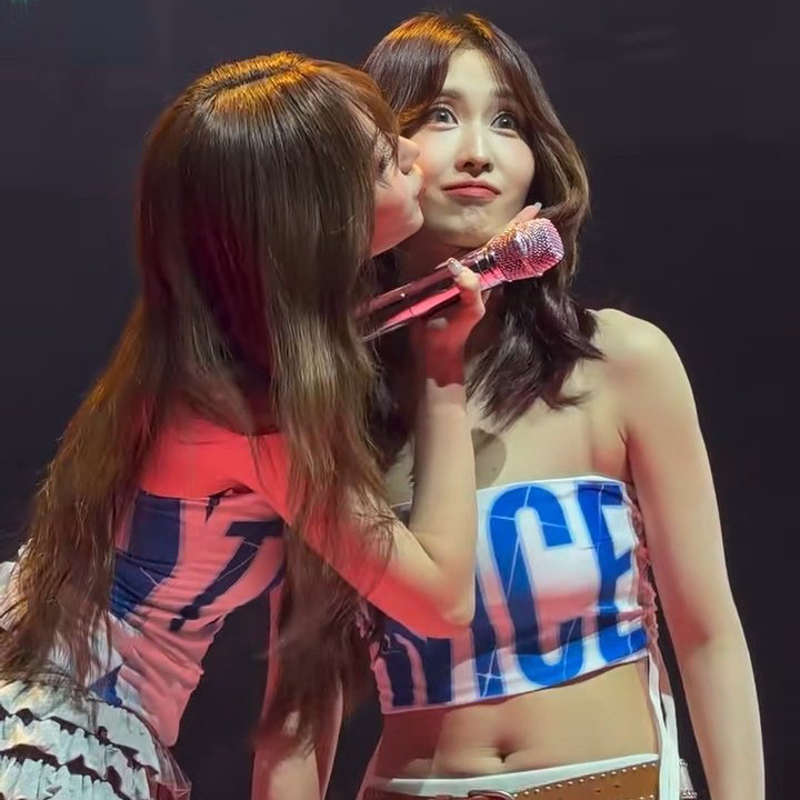 Sana (TWICE)的最新活動照片