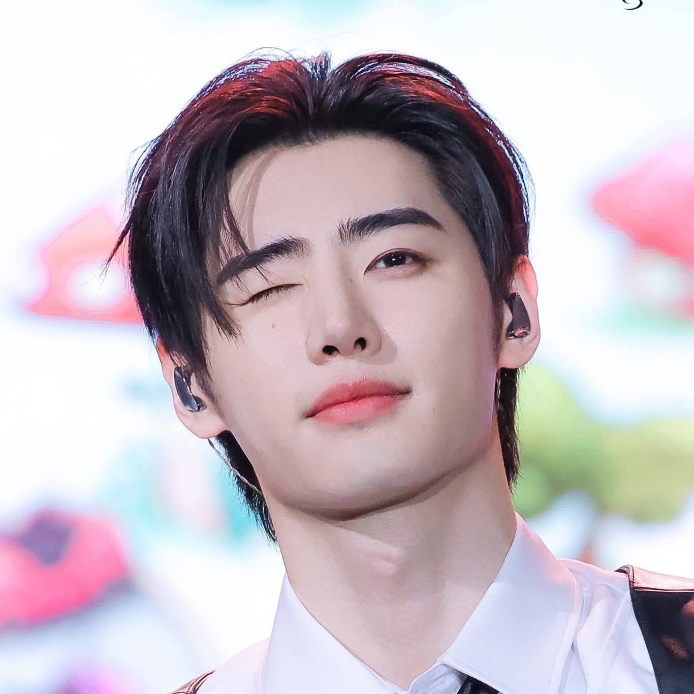 Behind-the-scenes cut of Sunghoon (ENHYPEN)