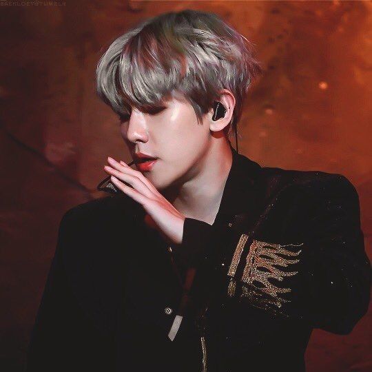 백현 (EXO)의 최신 사진