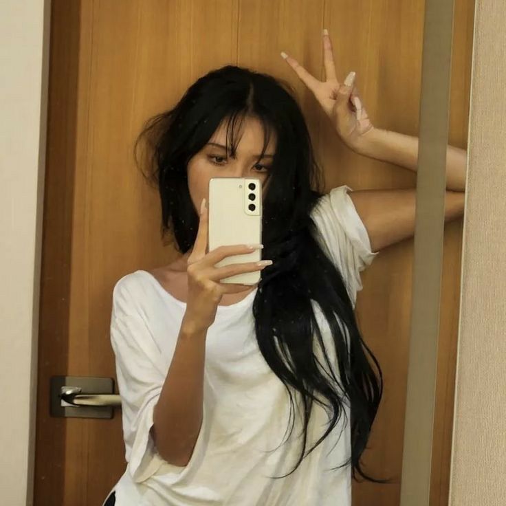 Recent activity shot of Hwasa (MAMAMOO)