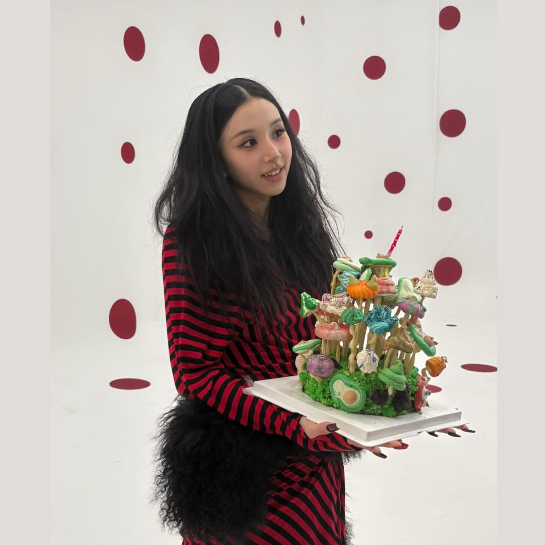 Behind-the-scenes cut of Chaeyoung (TWICE)