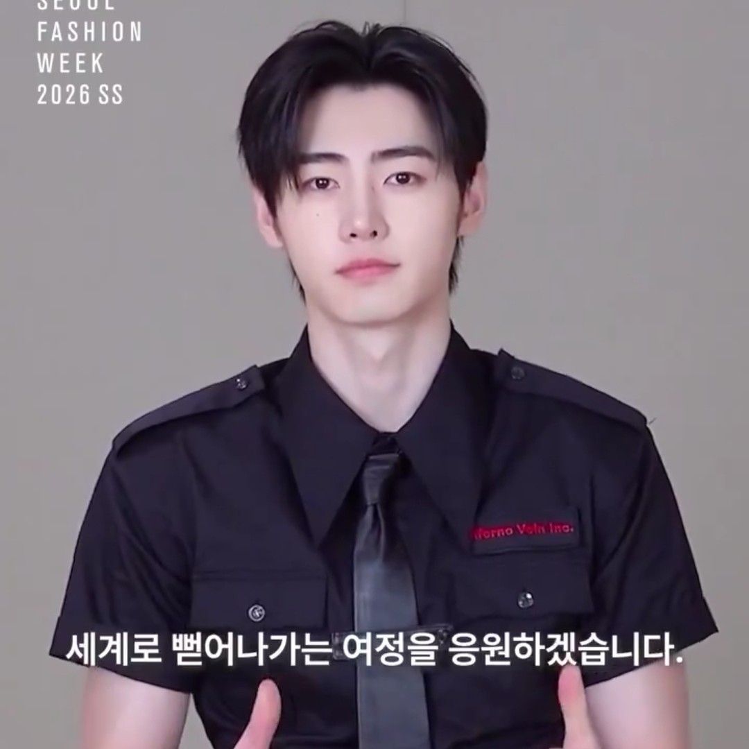 Latest photo of Sunghoon (ENHYPEN)