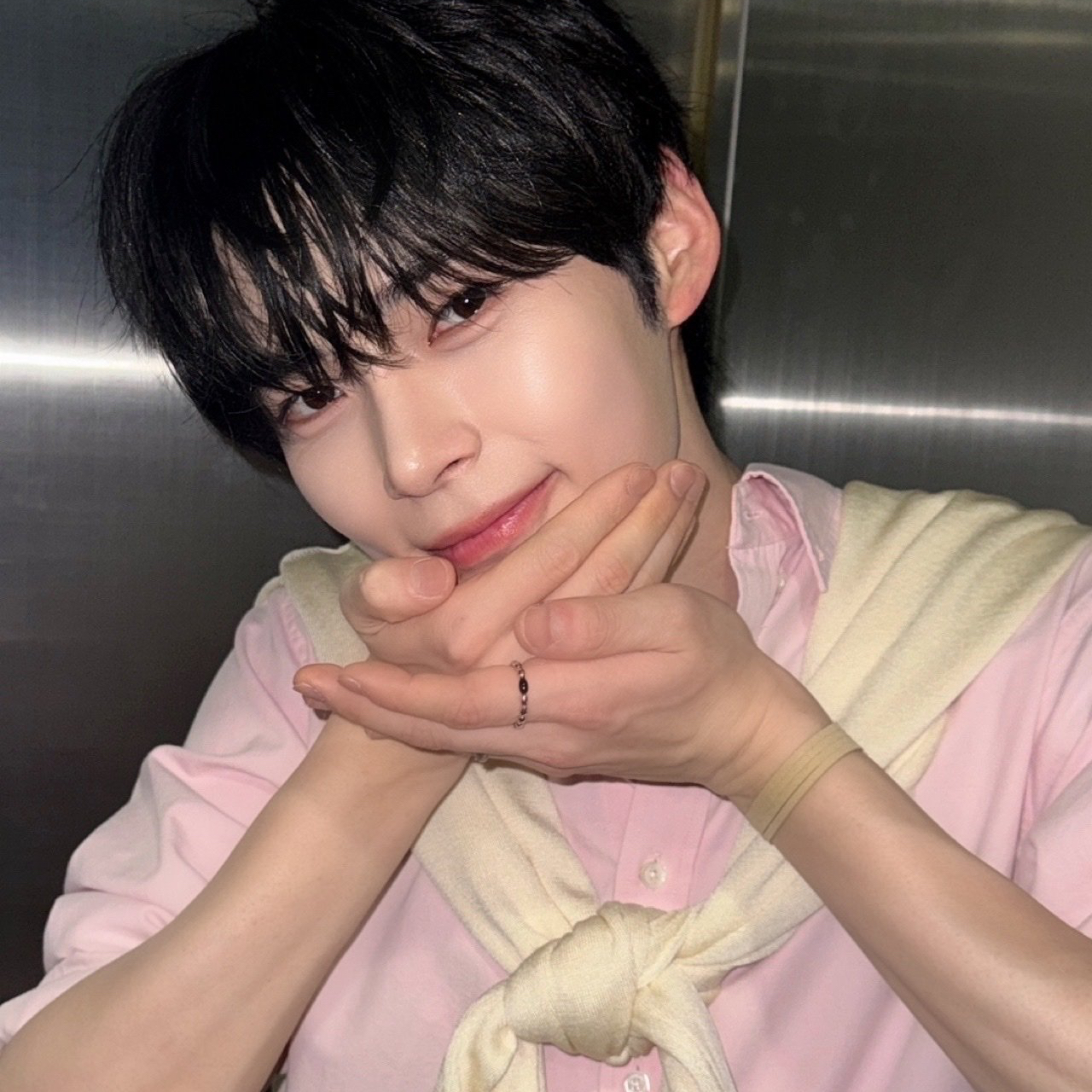 Behind-the-scenes cut of Sung Hanbin (ZEROBASEONE)