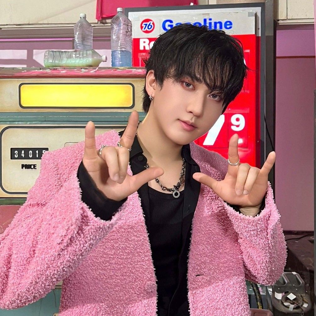 Behind-the-scenes cut of Changbin (Stray Kids)