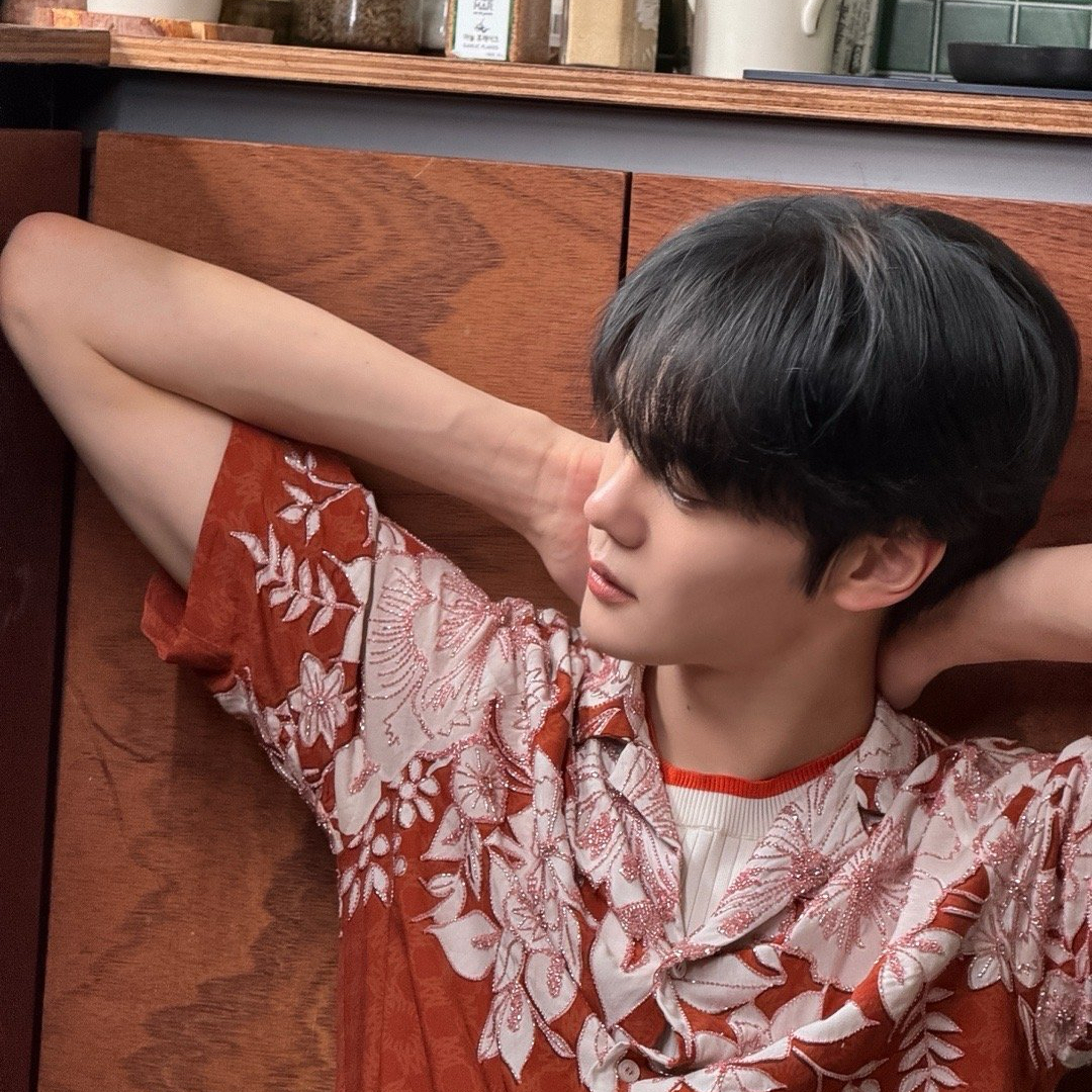 A moment captured by Kim Gyuvin (ZEROBASEONE)'s fan