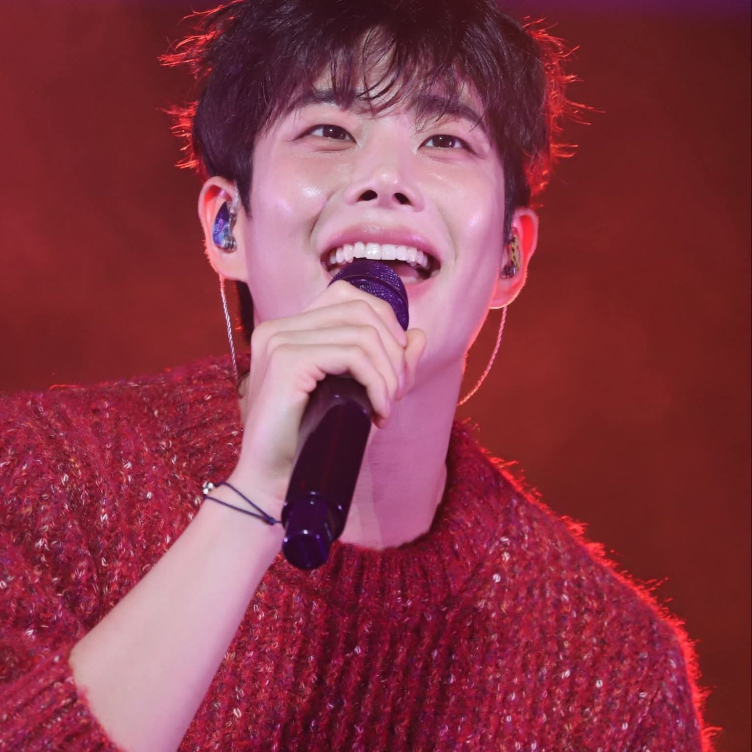 A moment captured by MJ (ASTRO)'s fan