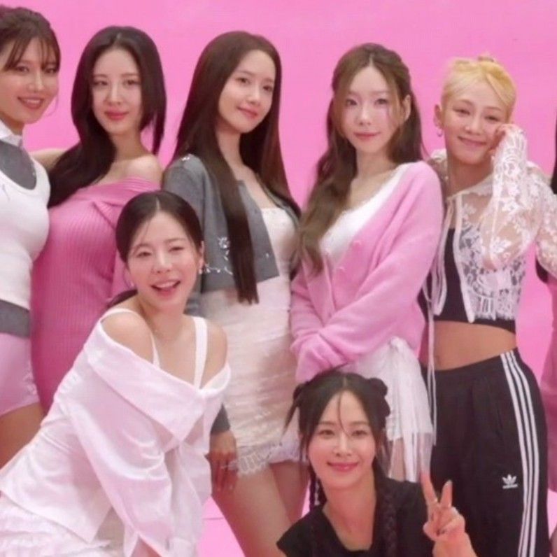 Recent activity shot of Girls' Generation