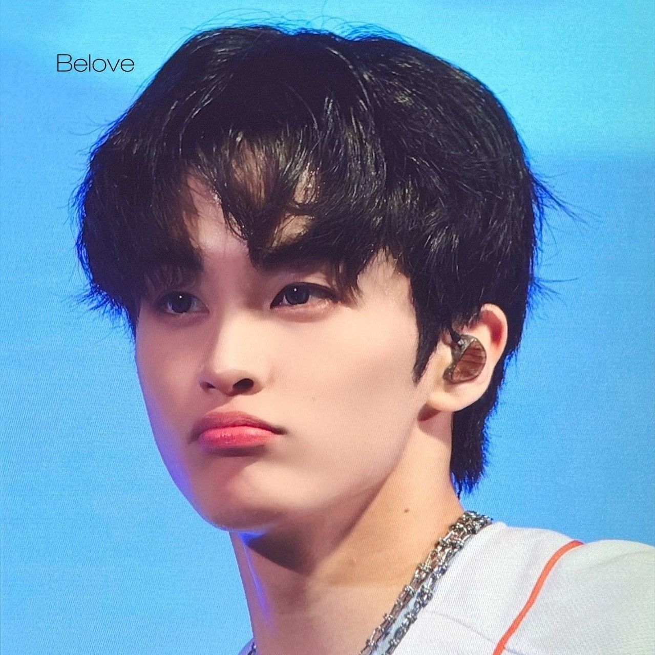 A moment captured by Mark (NCT 127, NCT DREAM)'s fan
