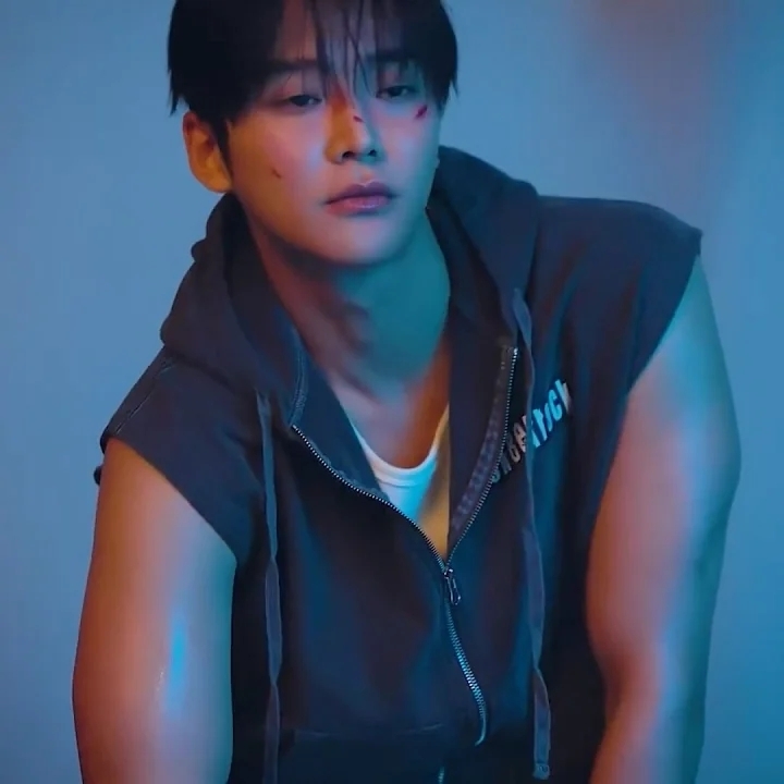 로운의 최신 사진