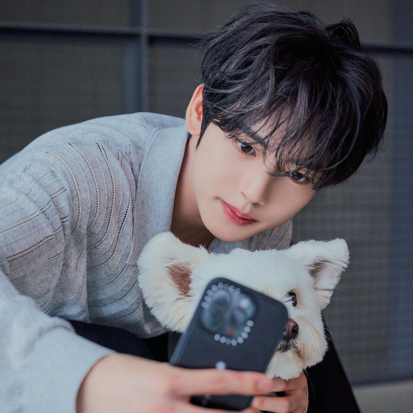 Recent activity shot of Han Yujin (ZEROBASEONE)