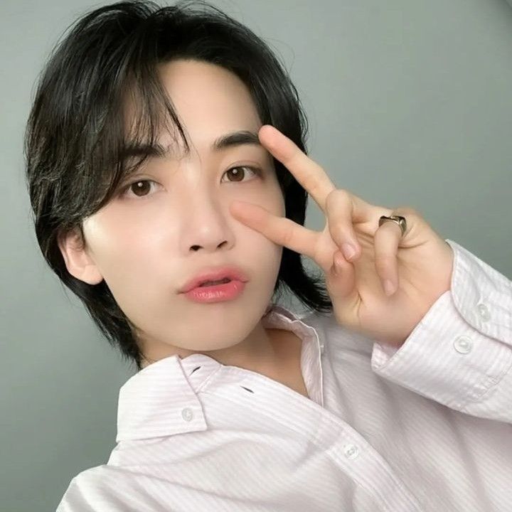 Latest photo of Jeonghan (SEVENTEEN)