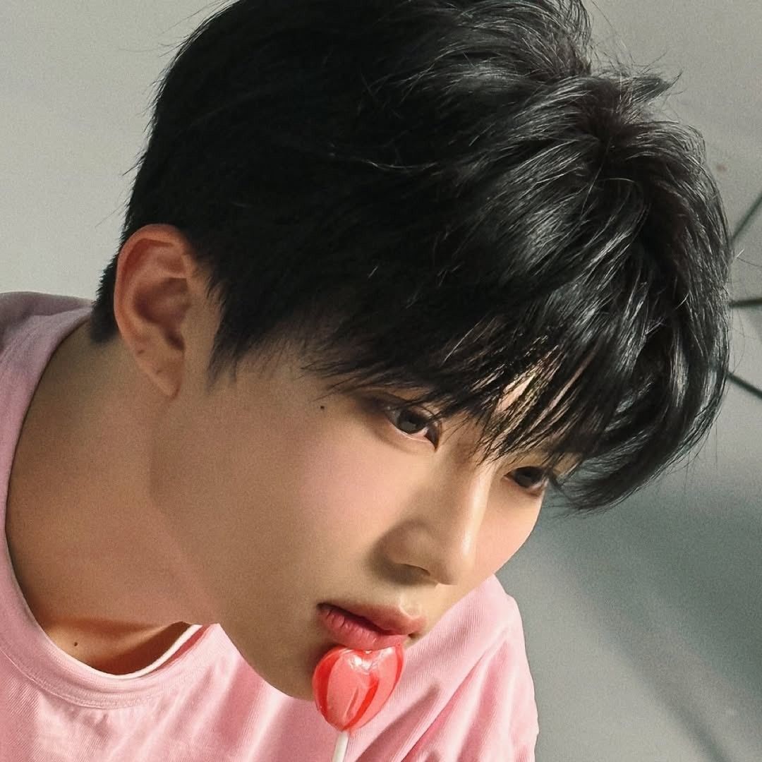 Behind-the-scenes cut of Park Gunwook (ZEROBASEONE)