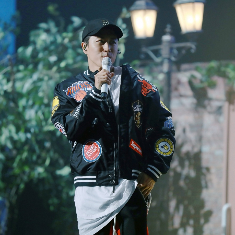 Latest photo of SECHSKIES