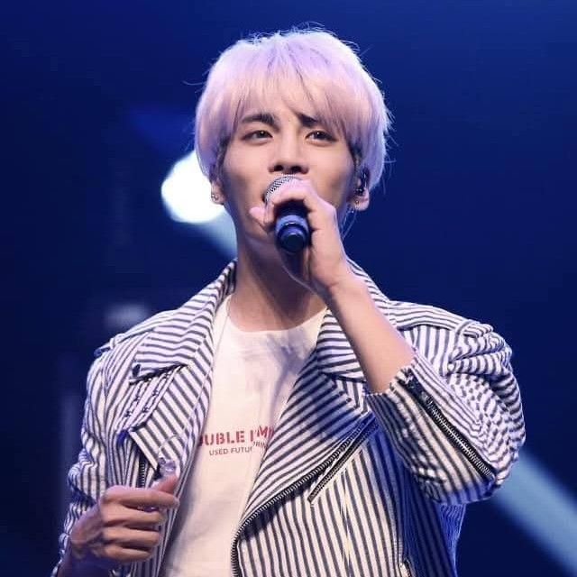 A moment captured by Jonghyun (SHINee)'s fan