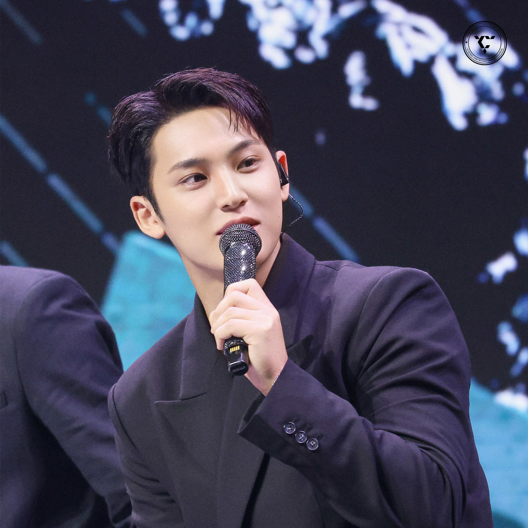 A moment captured by Mingyu (SEVENTEEN)'s fan