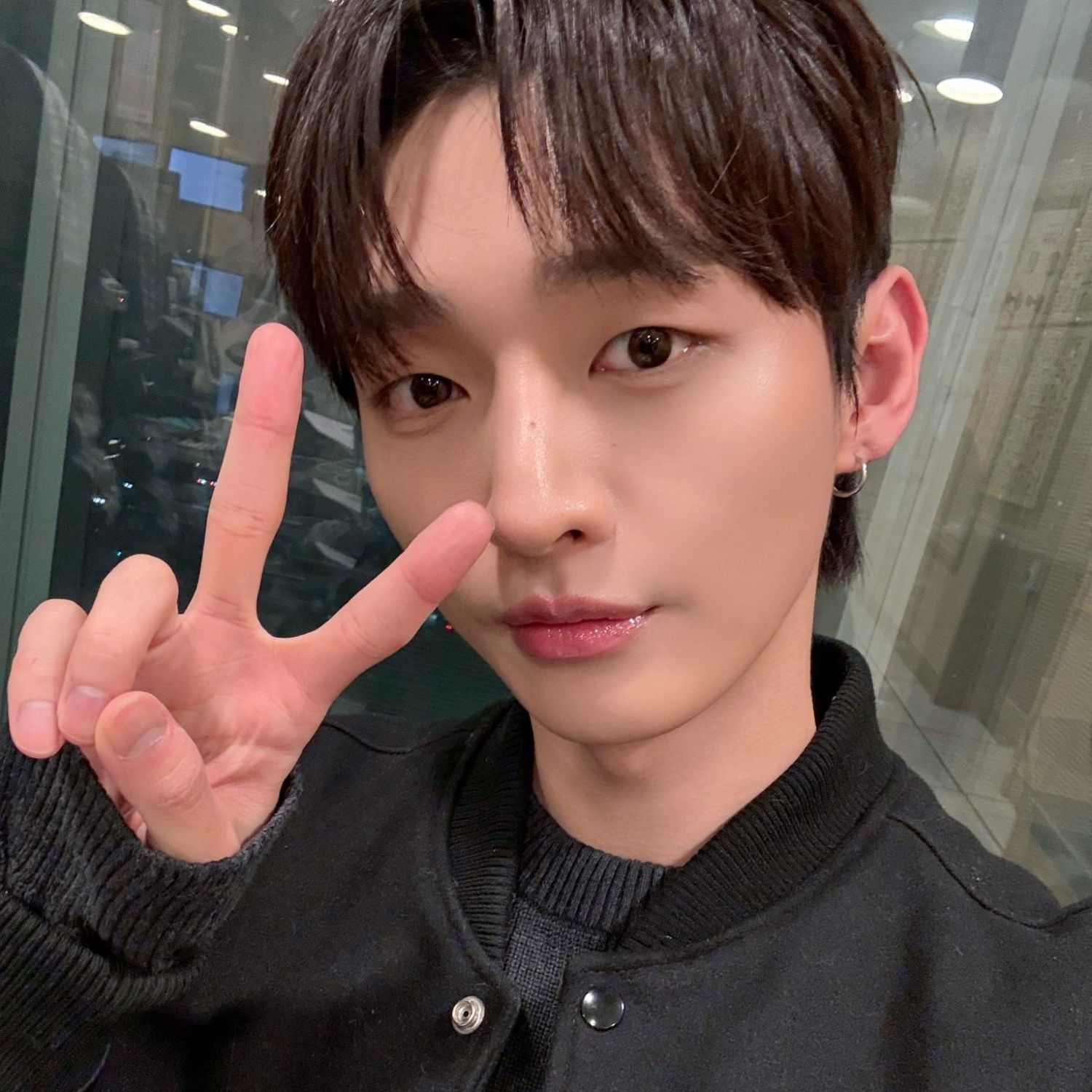 Behind-the-scenes cut of Yoon Jisung