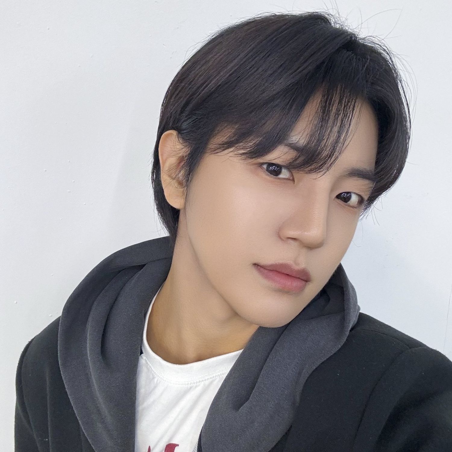 Recent activity shot of Donghun (A.C.E)