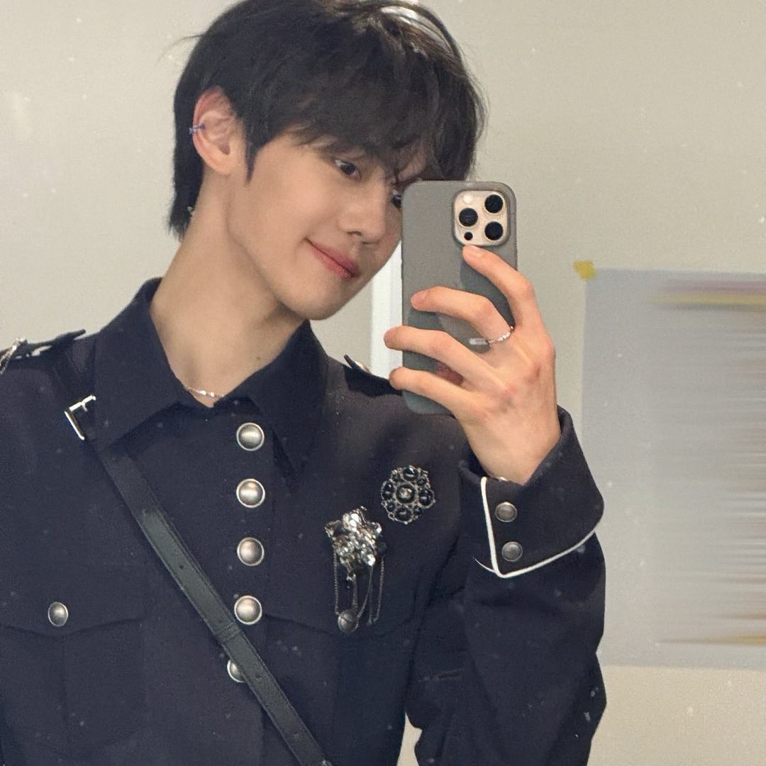 Foto aktivitas terbaru Kim Gyuvin (ZEROBASEONE)