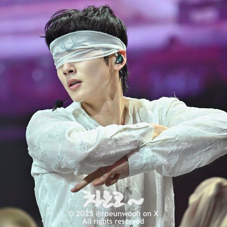 A moment captured by Eunwoo (ASTRO)'s fan