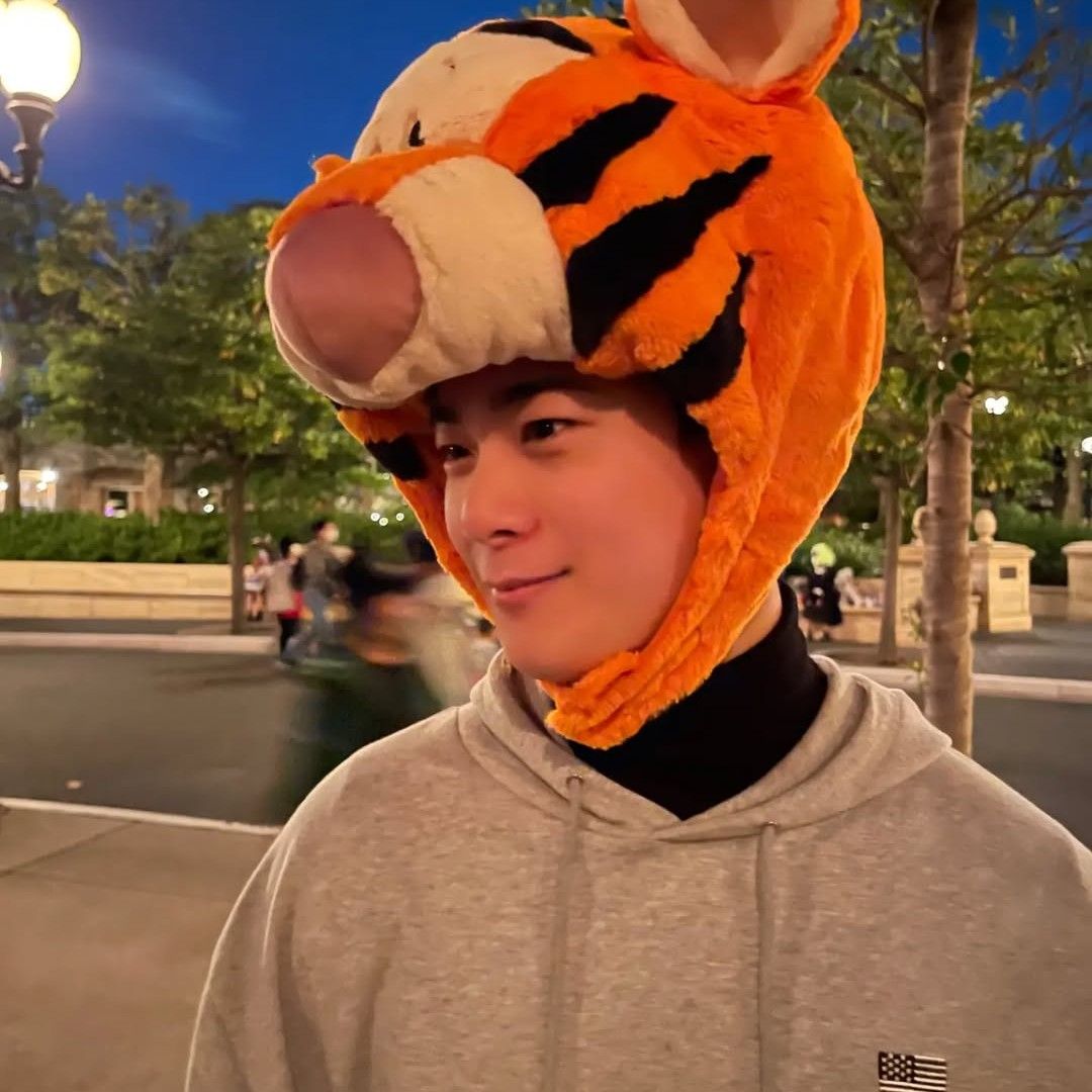 Behind-the-scenes cut of Moonbin (ASTRO)