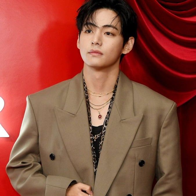 뷔 (방탄소년단) 최근 활동샷