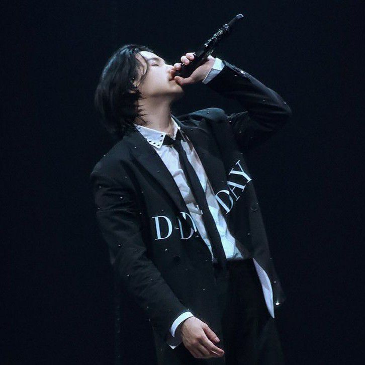 SUGA (防弹少年团)的最新活动照片