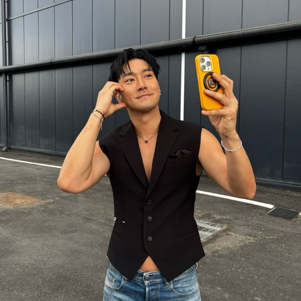 Recent activity shot of Siwon (Super Junior)