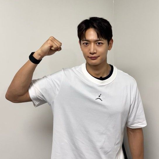 Behind-the-scenes cut of Minho (SHINee)