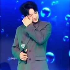 A moment captured by Hwang Chiyeol's fan