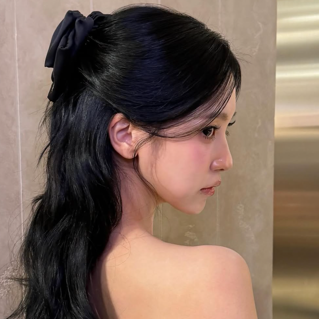 Behind-the-scenes cut of Mina (TWICE)