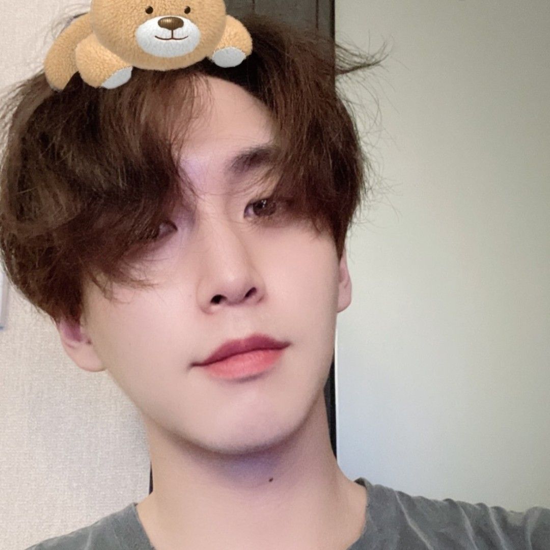 Recent activity shot of Shinwon (PENTAGON)