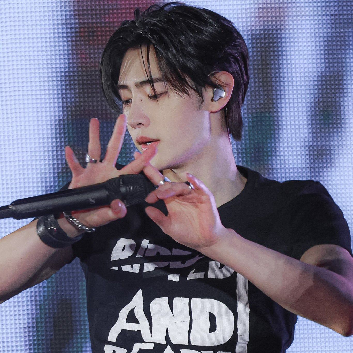 Behind-the-scenes cut of Sunghoon (ENHYPEN)