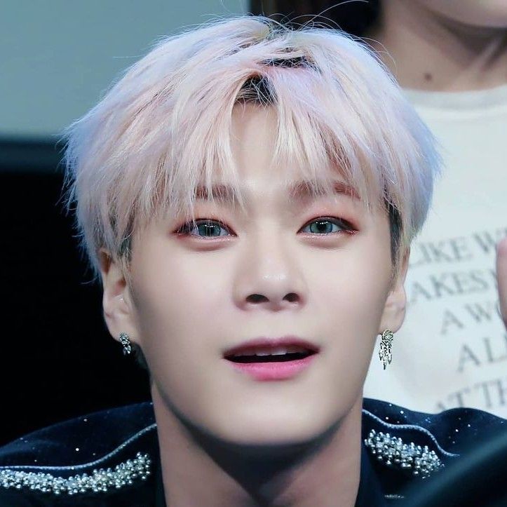 아스트로의 최신 사진