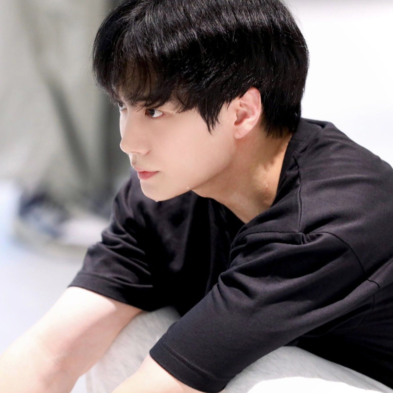 Behind-the-scenes cut of Kim Jonghyeon