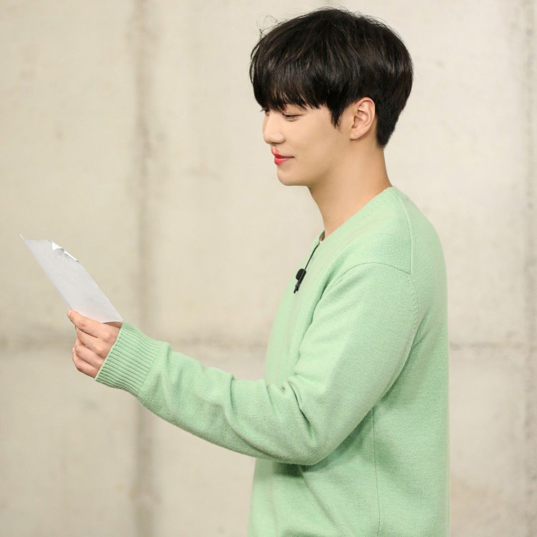 A moment captured by Kim Jonghyeon's fan