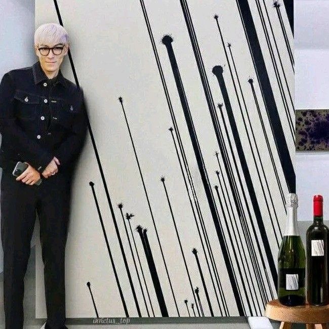 A moment captured by T.O.P's fan