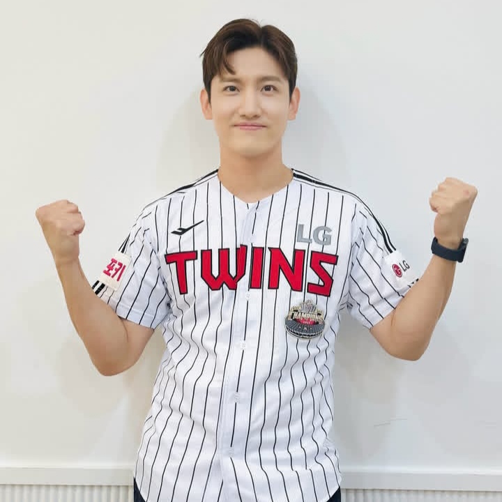 A moment captured by Max (TVXQ)'s fan