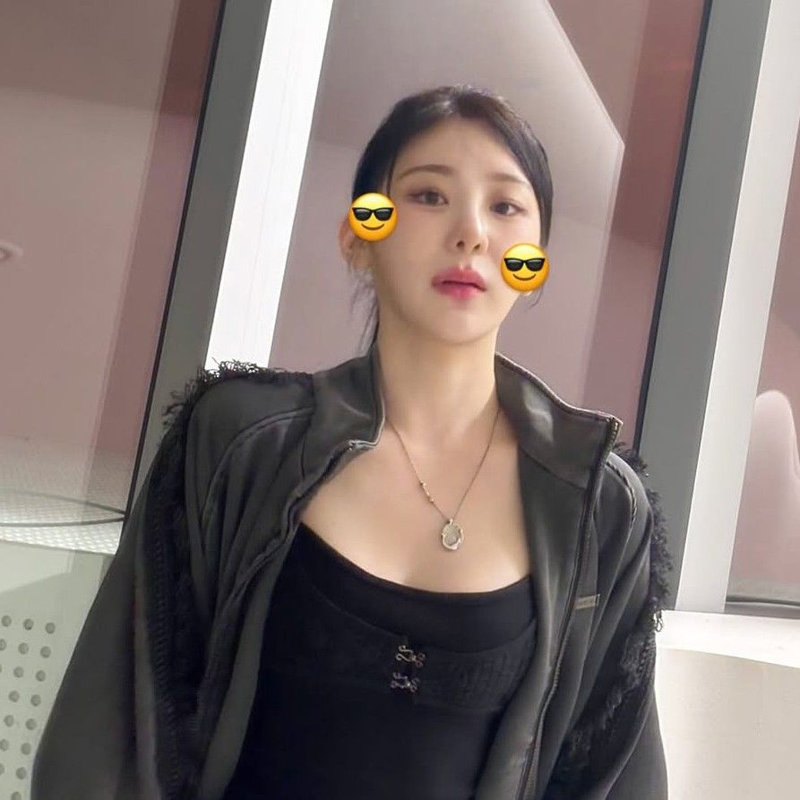 Behind-the-scenes cut of Lee Chaeyeon