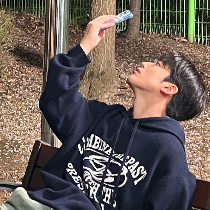 Latest photo of Kim Yohan (WEi)