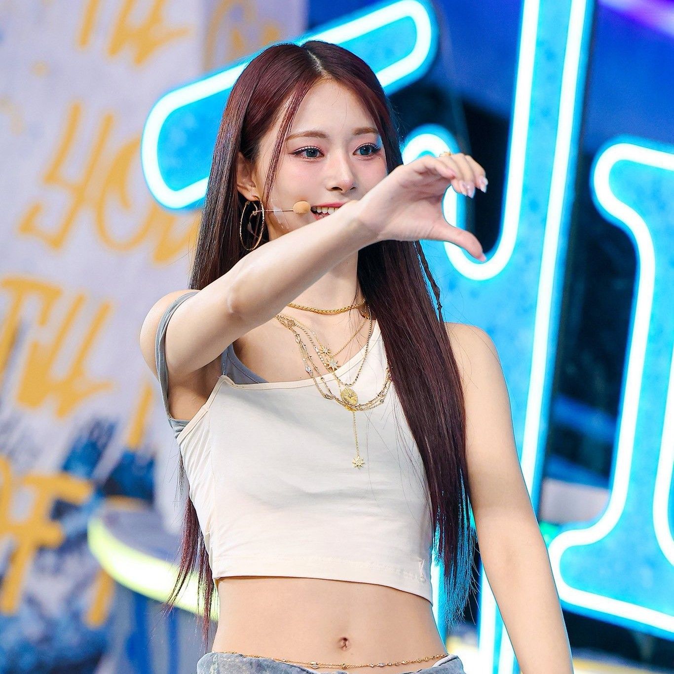 Behind-the-scenes cut of Tzuyu (TWICE)