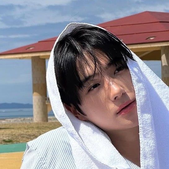 Recent activity shot of Hyunjae (THE BOYZ)