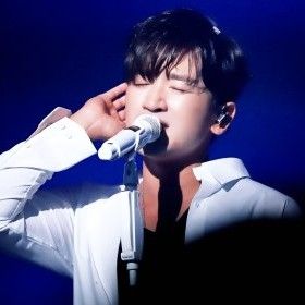 A moment captured by Lee Minwoo (SHINHWA)'s fan