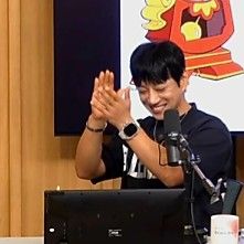 A moment captured by Hwang Chiyeol's fan
