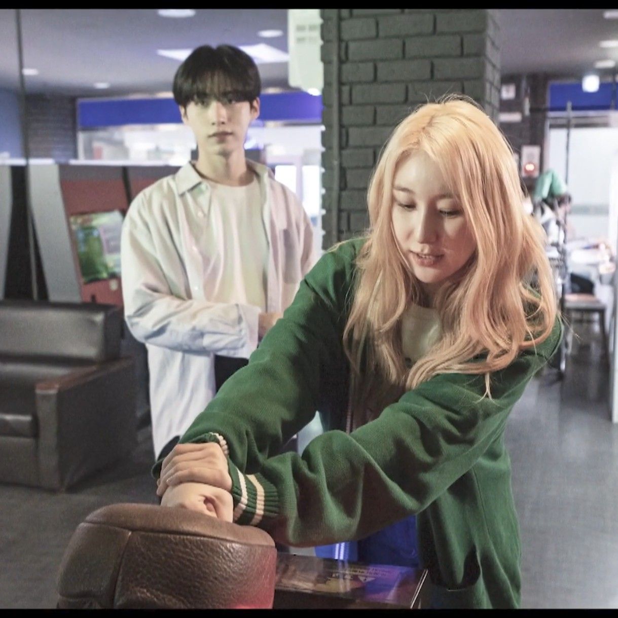 A moment captured by Lee Chaeyeon's fan