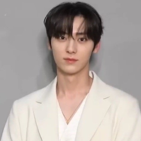 A moment captured by Hwang Minhyun's fan