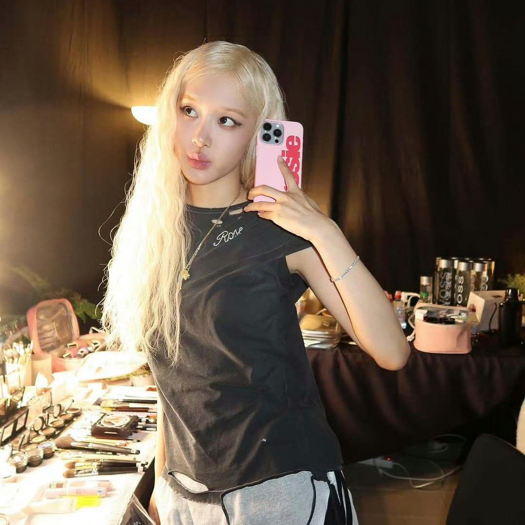 Recent activity shot of ROSÉ (BLACKPINK)