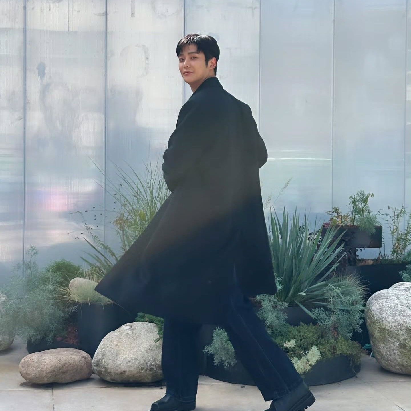 Behind-the-scenes cut of Rowoon
