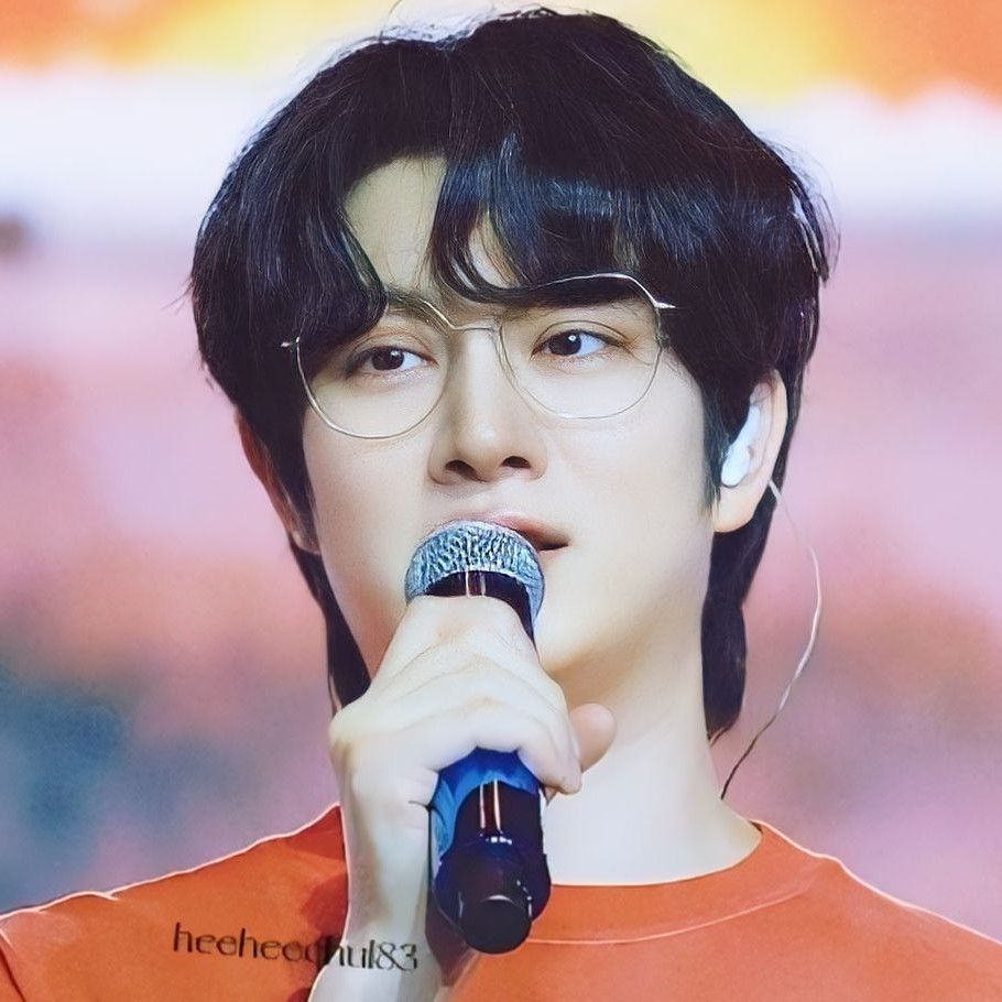 A moment captured by Heechul (Super Junior)'s fan
