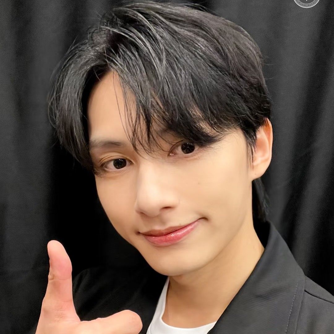 Jun (SEVENTEEN)的最新照片